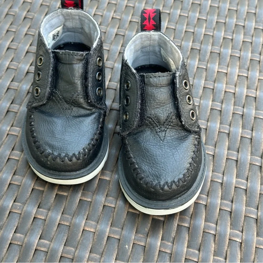 Toms Black Chukka Boots, Size 5 Toddler, Hook and Loop Slip On, Kids Shoes